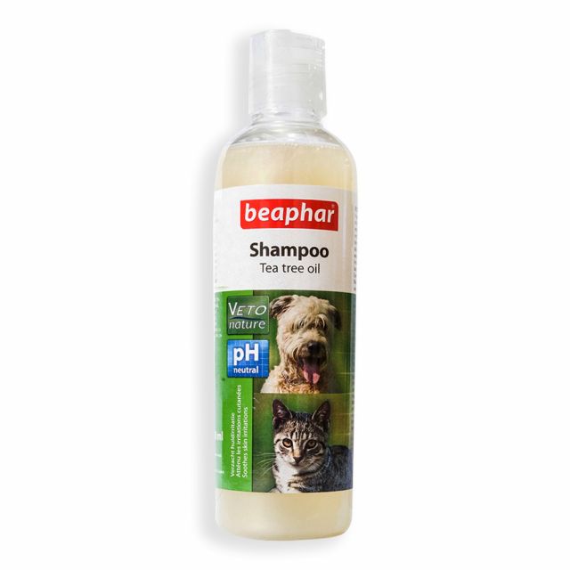Beaphar Tea Tree Oil Smoothes Skin Irretations Shampoo For Dog/Cat - 250 ml